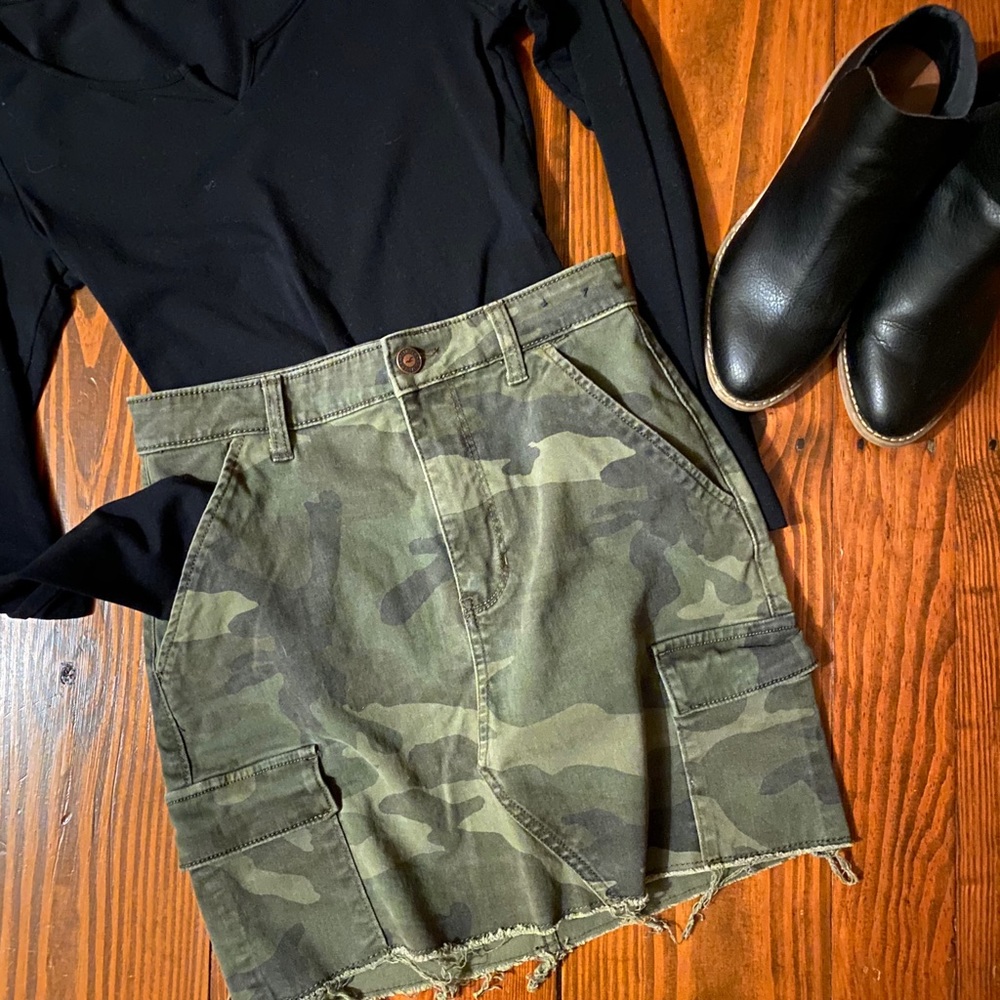 🦅 Hollister Camo Cargo Mini Skirt 🦅